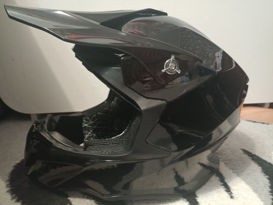 продам шлем новый TOR