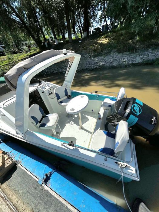 Vand barca cu motor