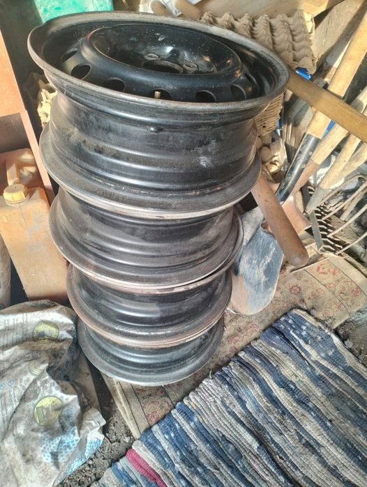 Продам диски от мазды