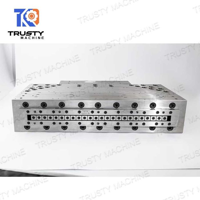 Оборудование Линия для производства дверного полотна из ДПК дерево-ПВХ