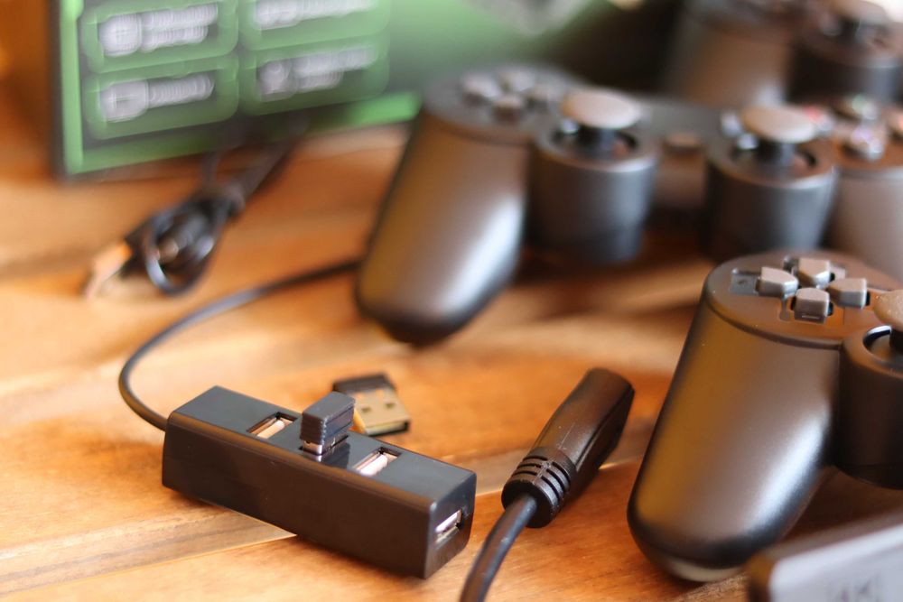 Ретро конзола Game Stick Lite 4K – с 4 безжични контролера и 500+ игри