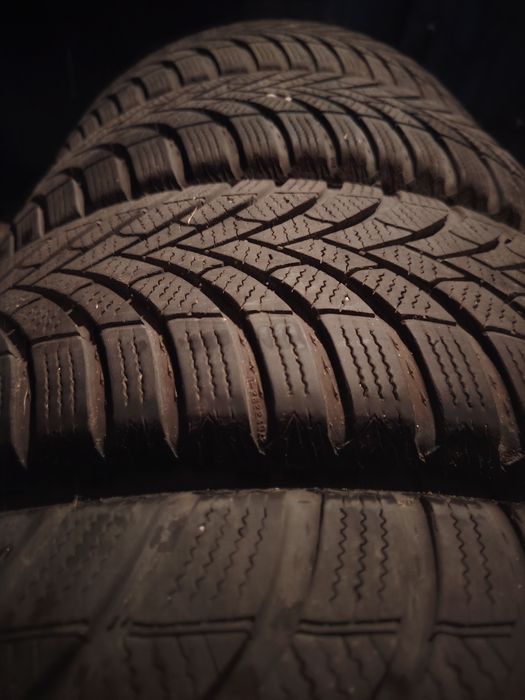 Vând 4 anvelope Semperit