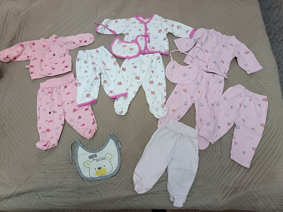 Продам пакет вещей на девочку от 0-6 мес.