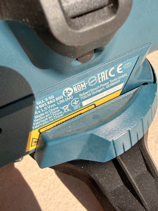 Bosch GLL 3-50 Rosu nivela laser cu linii Raza de masurare: 0 - 50 m | 4 x elem