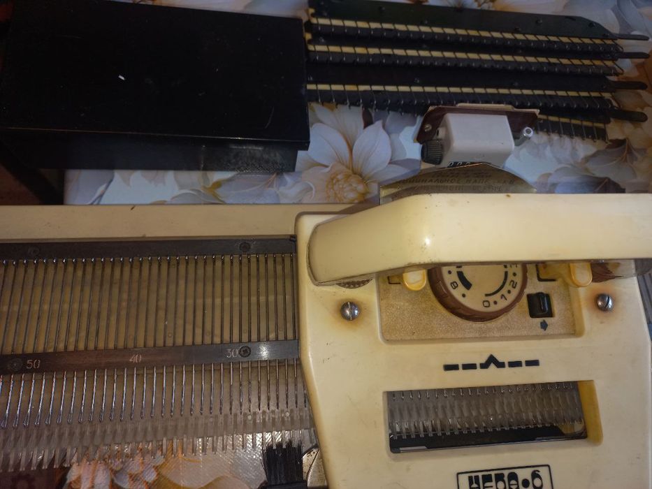 Naskiy tikish to'qish moshinkasi