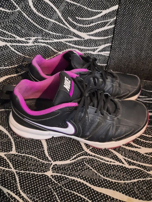 Маратонки Nike T-LITE XI