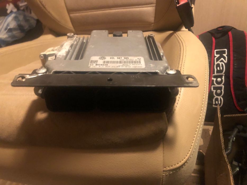 Компютър двигател Фолксваген Пасат 2008г дизел 03L 907 309