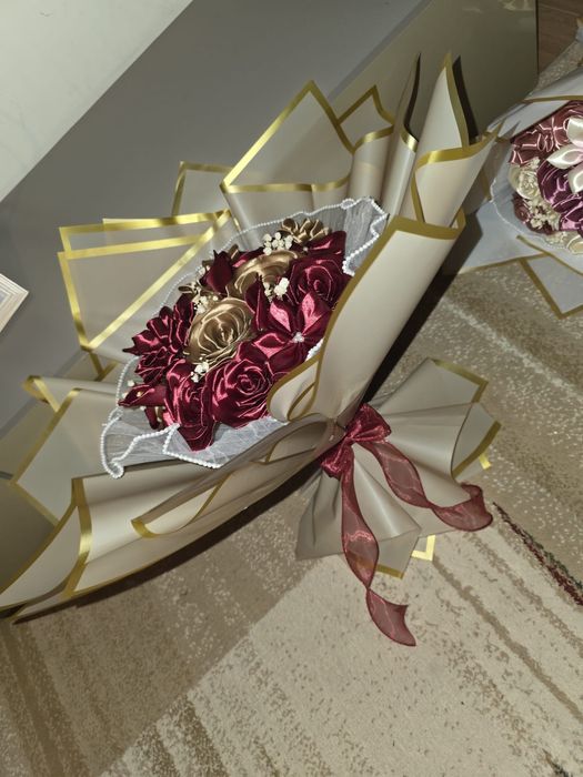 Buchete din Trandafiri de Satin – O Amintire Care Durează o Viață!