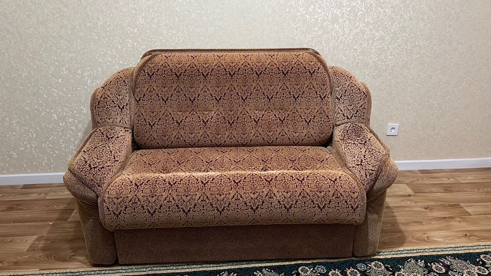 Диван в хорошем состоянии