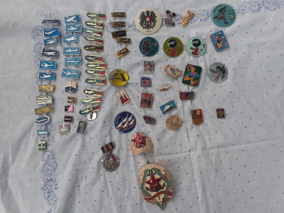 Продаётся советские значки