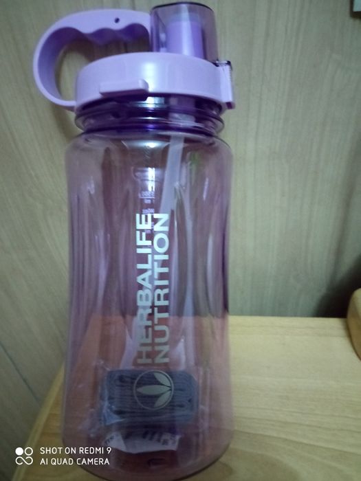 Шейкер для воды под брендом Герболайф