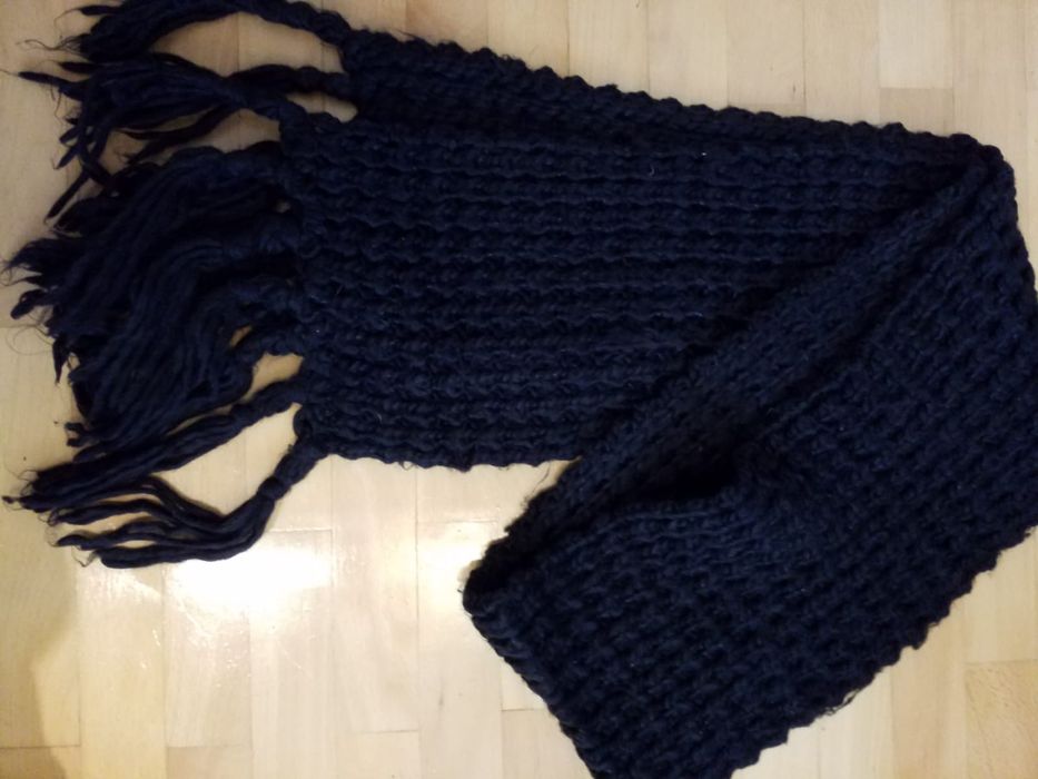 Set fular și căciulă MOA. Nou.