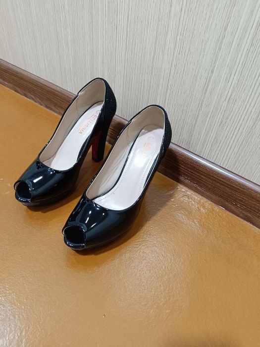 Туфли на каблуке