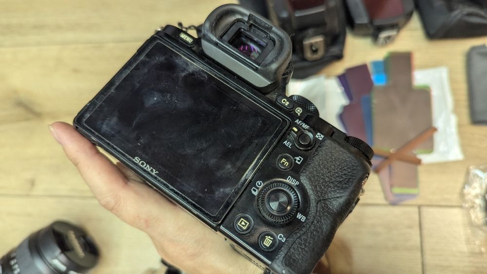 Sony A7R фотоапарат + обектив 28-70(FE 3,5-5,6) + подаръци