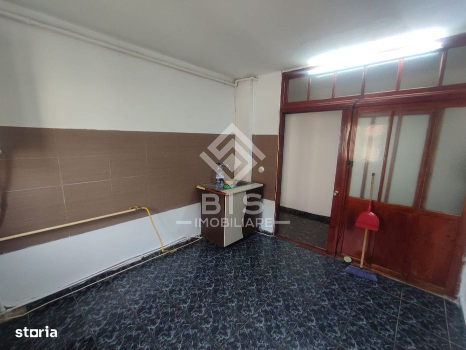 Apartament 3 camere de vanzare.