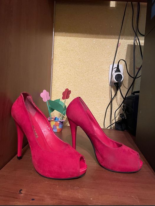 Продается обувь лето- осень