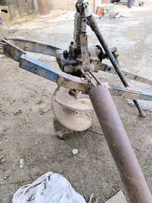 Koʻchat ekish uchun yama kazlash