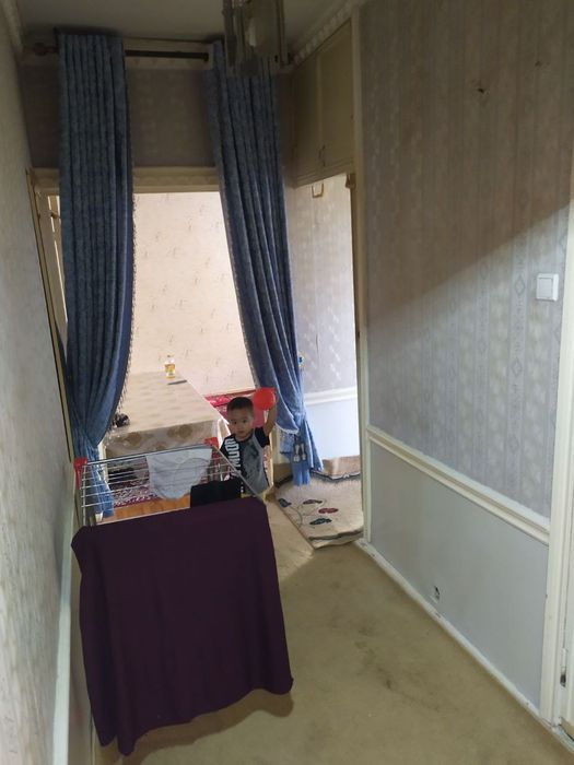 СрочнПродаётся своя 2 ком квартира сергели раён куйлук 5    балкон 2*3