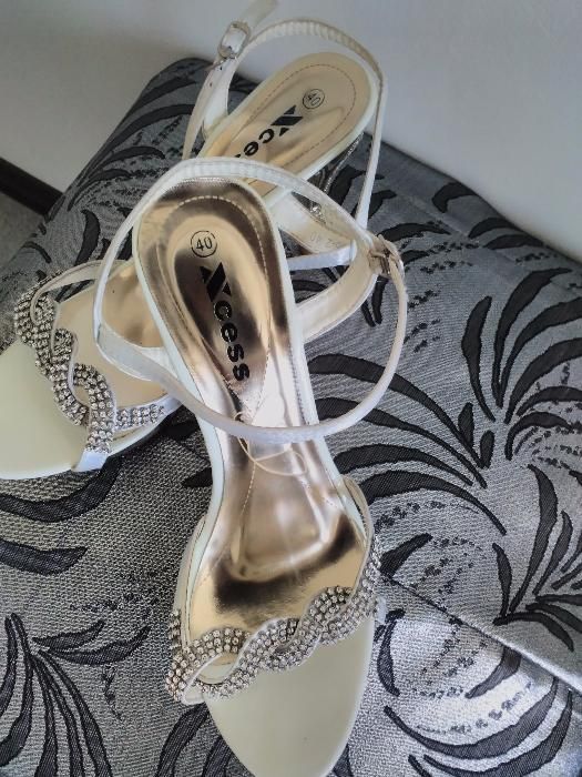 Елегантни сандали 39-40 номер