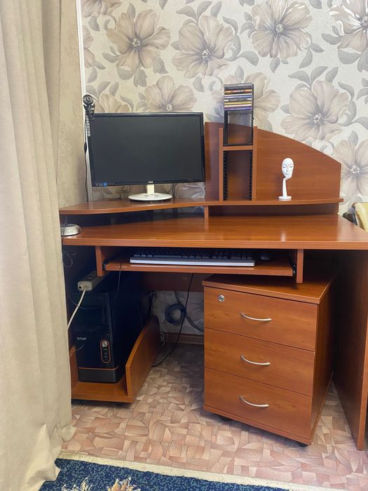 Компьютерный стол