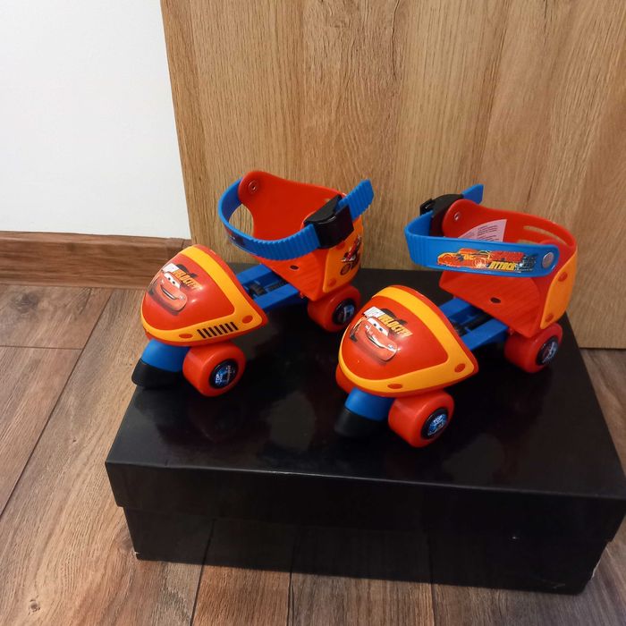 Продавам  кънки и Ролери