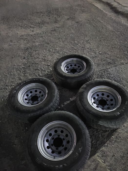 Продаются покрышки колеса 235×75×15