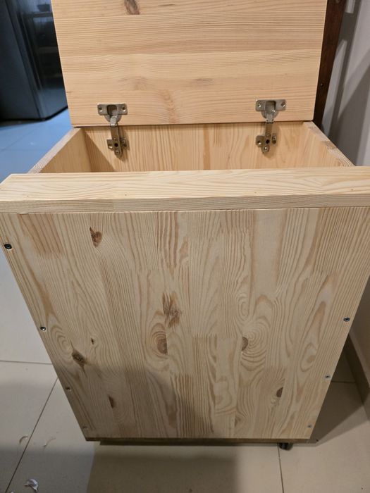 Lada pentru depozitat si transport diferite lucruri