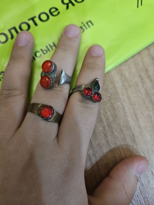 Одежда и обувь сумки продаю . Всё но6