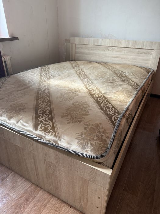 Двухспальная кровать