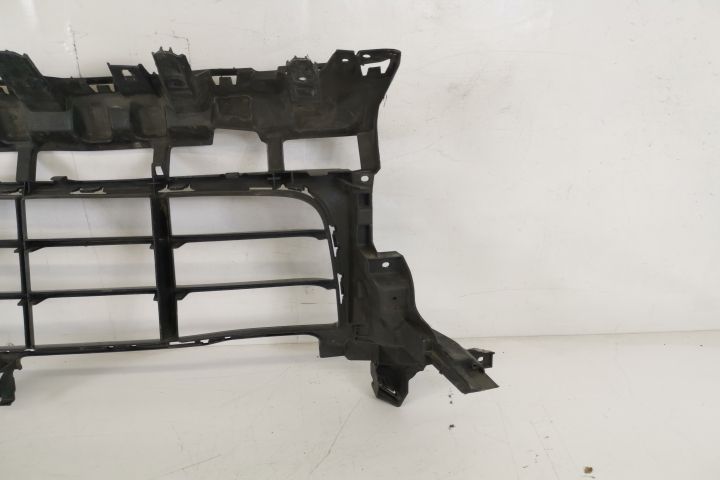 Оригинална централна решетка в добро състояние Порше Кайен / Porsche C