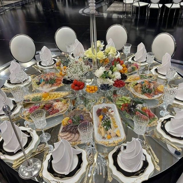 Prakat chaq chuqlar stol stul posuda suvli ventilyator