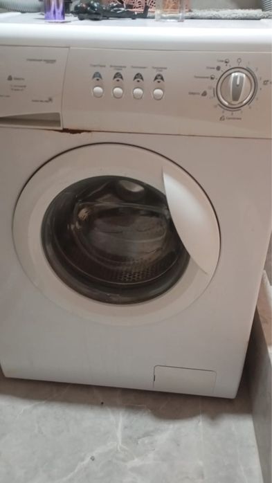 Рабочая стиральная машина