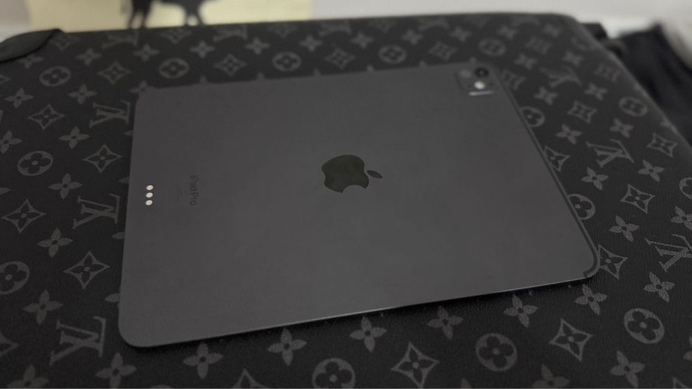 Продам Ipad pro 11 m4