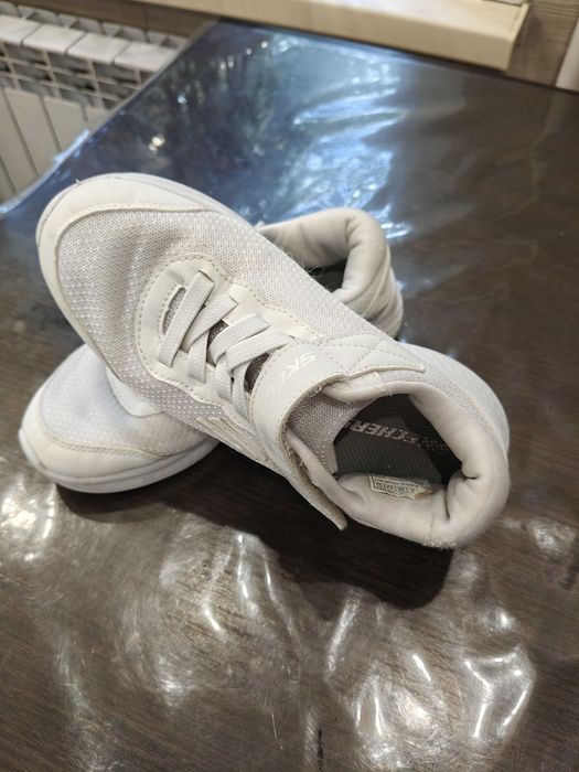 Прдам кросовки,фирмы  Skechers.