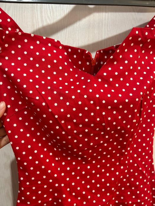 Стильная платье в горошек