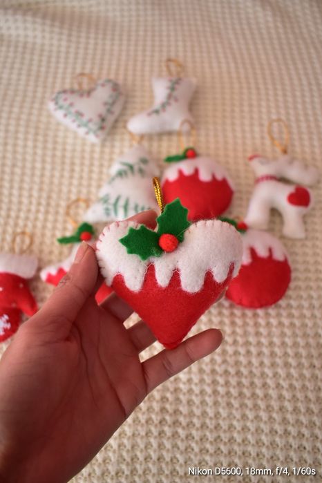 Коледни играчки от филц