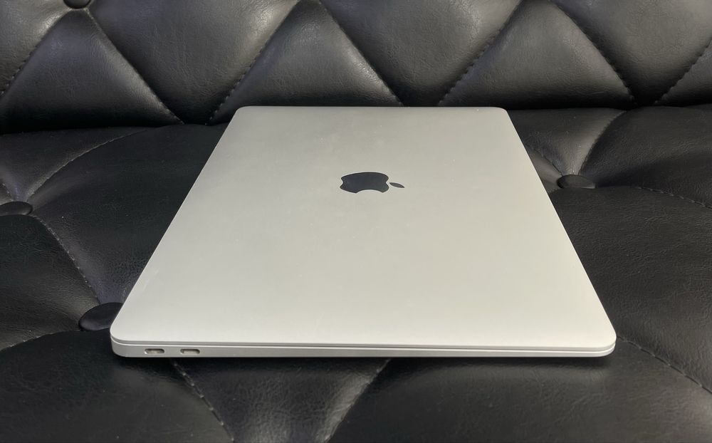 Apple MacBook Air M1 2020 года в идеальном состояние