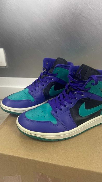 Air Jordan 1 Mid "Black Grape" Sneakers - Marime 38