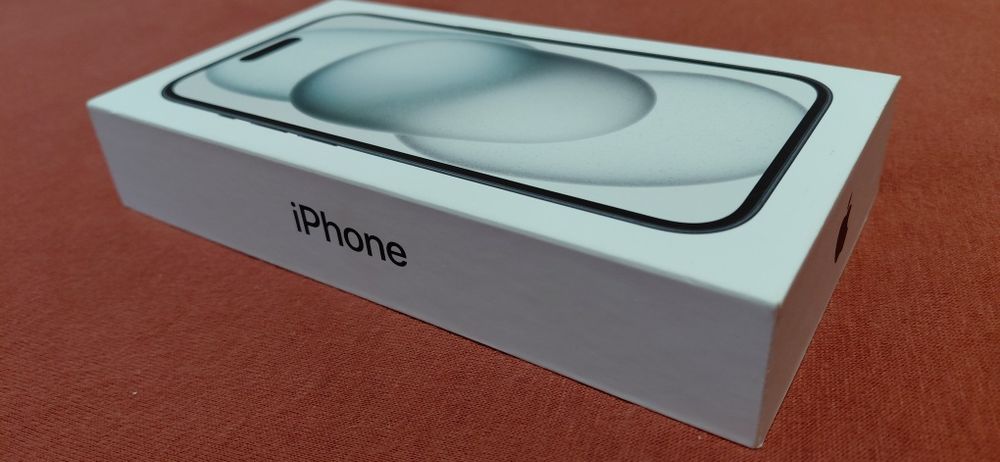 Cutie pentru telefon iPhone 15 Black de 256Gb.Nou.