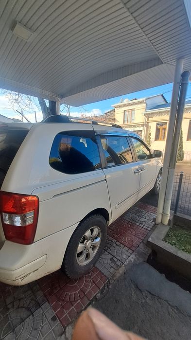 Kia Carnival sotiladi