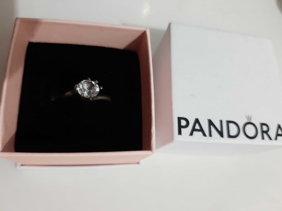 Inel de argint stil logodna cu piatra in cutie cadou Pandora