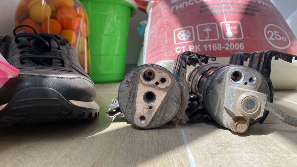 Осущитель кондиционера. Бак, рествер кондиционера воздуха.