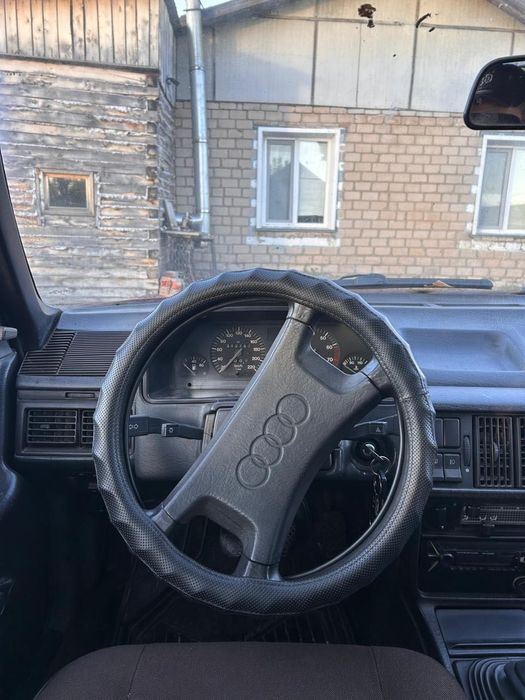На продаже ауди 100