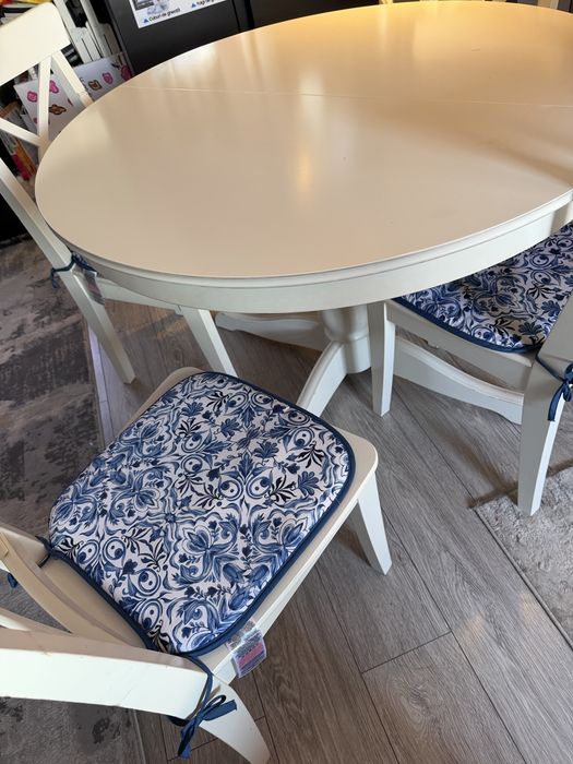 Masa extensibila Ikea cu 4 scaune incluse, cumparate cu 2900 lei