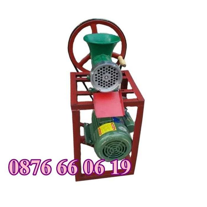 Чугунена месомелачка № 32, с мотор и стойка с приставки