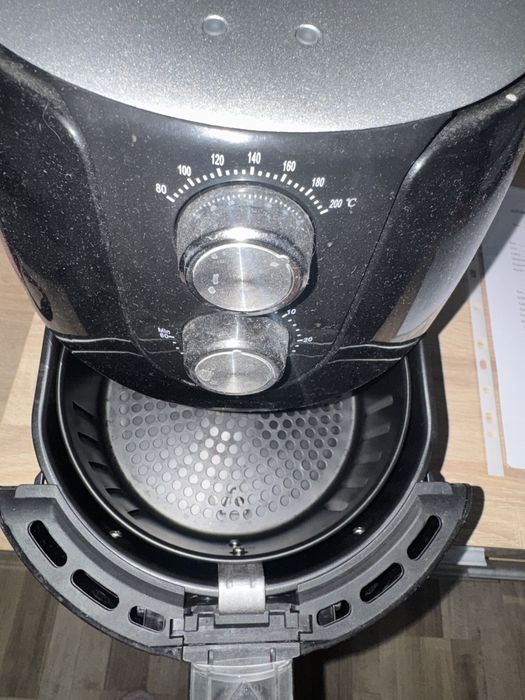 Продавам нов air fryer