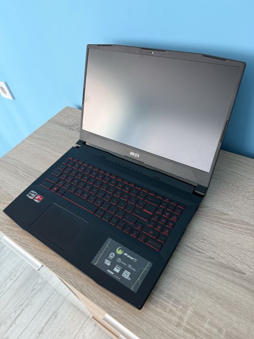 Геймърски лаптоп MSI BRAVO 15