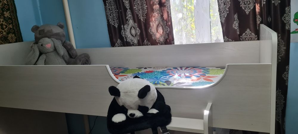 Двухъярусная кровать