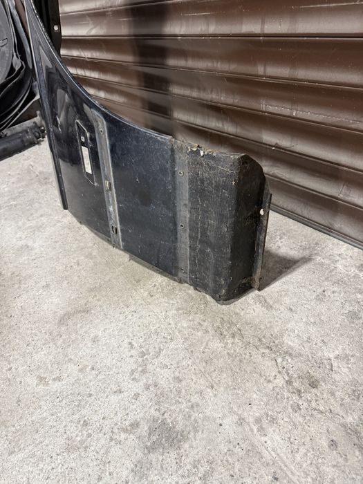 Правое Крыло R на BMW e34