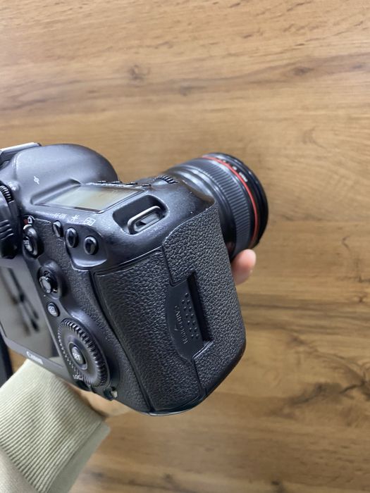 Canon EOS 5D Mark III 24-105mm L